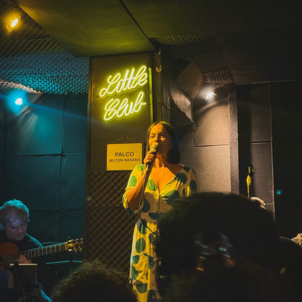 Live bossa nova at beco das garrafas - little club - rio de janeiro