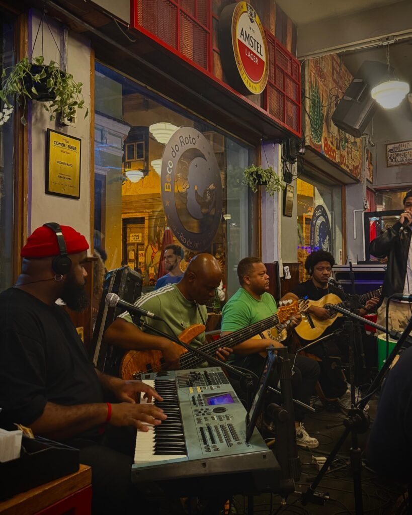 Live samba at beco do rato - rio de janeiro